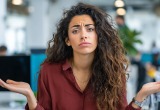 Золовка обесценивает моё повышение на работе и пытается поссорить с мужем