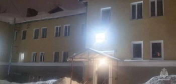 В домах в Калуге под тяжестью снега обрушились крыши