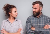 - Вот появится у тебя мужик, и мать вылетит из твоей квартиры как пробка, - орала сестра