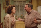 Муж постоянно жалуется на маленькую зарплату, но искать новую работу не хочет