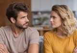 Бывший муж три года молчал, а теперь просит сменить фамилию &mdash; из-за новой жены