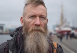 Муж гонит на работу, чтобы его маме уютнее сиделось на пенсии 