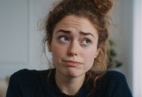 Муж поздно возвращается с работы, а мне надоело по ночам выключать за ним газ и закрывать дверь на замок
