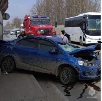 Грузовик врезался в Chevrolet на въезде в Калугу