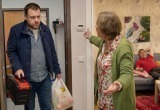 У тёщи свой мужик на диване лежит, а на помощь она вечно меня дёргает