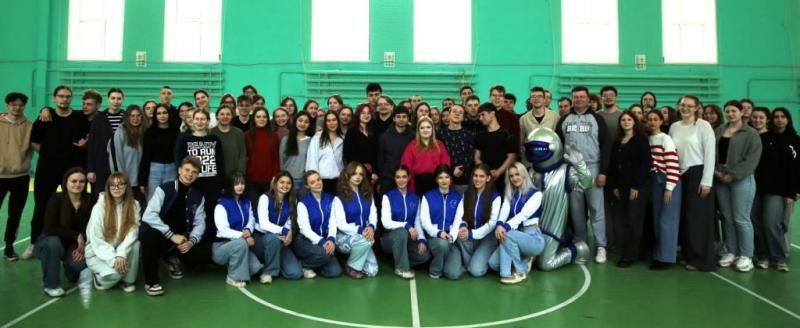 Молодёжная палата Калуги и студенты КГУ отметили 12 апреля зарядкой в космическом стиле