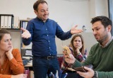 &ndash; Мы команда! &ndash; сказал начальник на работе, требуя сдавать деньги на общую канцелярию