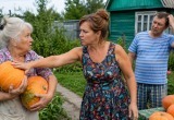 Запретила пожилой соседке таскать тыквы моему мужу, а она распустила слух о моей ревности