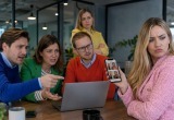 Коллега постила свои фотографии в рабочем чате, а когда ей сделали замечание - просто обиделась