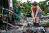 &ndash; Ты устроила на даче потоп! &ndash; орала мама, хотя сама нагородила там кучу кранов