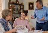 Научила внучку вышивать календарь по старинному обычаю, а сын считает, что она так только зрение портит