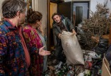 Муж соседки по даче уснул пьяным в нашем огороде. А она обвинила в этом нас