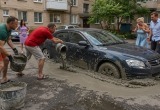 Так как новые соседи отказались парковаться по нашим правилам, пришлось забетонировать им машину