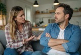 Мой муж поддерживает патриархат и самодурство в родительской семье. Теперь я ему не доверяю