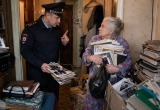 - Не привлекайте внимание контрразведки! - приказал участковый бабке, конфисковав у нее тонны компромата на соседей