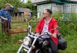 Сосед по даче забросил огород, зато сделал модную стрижку и купил мотоцикл