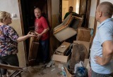 Соседи выносили старый хлам из квартиры и разворотили полподъезда &ndash; ещё и огрызались на замечания!