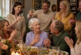 70-летняя соседка спасла жизнь моего дяди, теперь она почетный гость на каждом нашем празднике