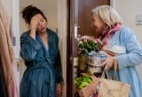 Мама переехала в соседний дом и задушила меня своим вниманием