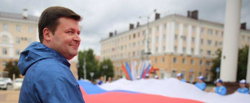 Юрий Моисеев поздравляет калужан с Днём Государственного флага Российской Федерации