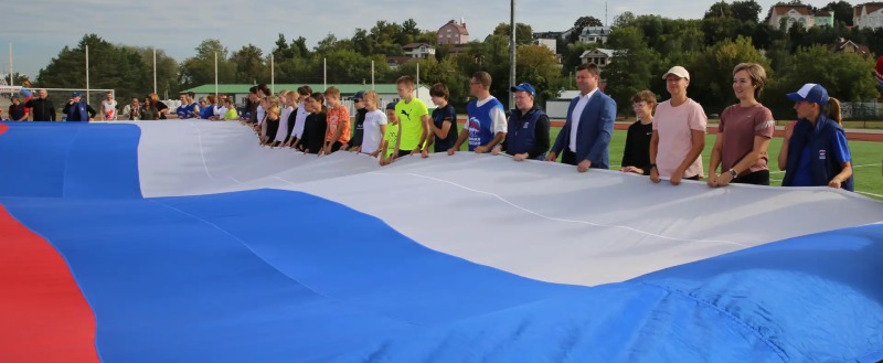 В Калуге прошла традиционная акция ко Дню Государственного флага