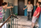 Соседи во время ремонта квартиры испачкали всю площадку в подъезде. А убирать не собираются