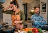 Для мужа доставка - баловство, готовить он не хочет, а я должна умереть у плиты