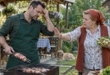 Тёща не разрешает жарить шашлык на даче: не любит запах. А мне её салатики уже поперёк горла стоят