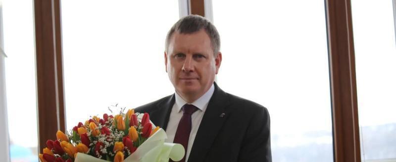 Геннадий Новосельцев поздравил педагогов с Днем учителя