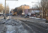 Фоторепортаж: улицу Жукова в Калуге освобождают от наледи