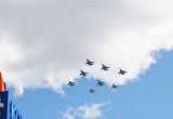 "Витязи" и "Стрижи" репетируют Парад Победы в небе над Калугой. Фотографии.