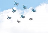 "Витязи" и "Стрижи" репетируют Парад Победы в небе над Калугой. Фотографии.