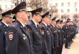 Калужские полицейские на Театральной площади провели строевой смотр