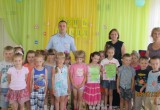 Воспитанники детского сада поздравили сотрудников ГИБДД с профессиональным праздником