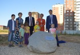 На месте строительства новой школы заложили первый символический камень 