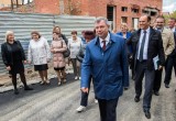 А.Артамонов посетил социальные и образовательные учреждения Дзержинского района 