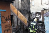 Ночью в центре Калуги сгорел деревянный дом