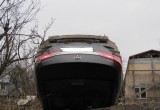 &laquo;Toyota Corolla&raquo; вылетела с дороги и &laquo;приземлилась&raquo; на забор