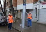 В Калуге начали приводить в порядок автобусные остановки и столбы