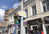 В Калуге начали монтировать новые таблички с графиком движения общественного транспорта