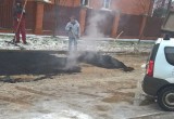 Калужские дорожники укладывают асфальт в лужи. Фото