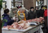 Калужским ветеранам устроили экскурсию по новому рынку. Фото