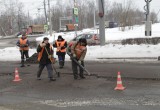 Ямы на калужских дорогах заливают "горячим асфальтом"