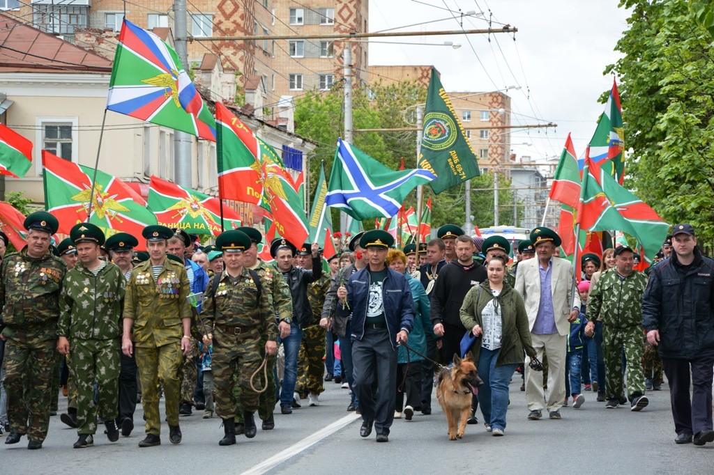 В каком году день пограничника