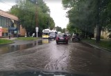 В Калуге несколько улиц оказались под водой. Фото и видео