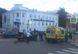 Авария с участием трех машин в центре города. Фото