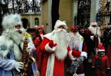 В Калуге Деды Морозы провели парад