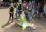 Калужские родители прокатили малышей на необычных колясках (фото)