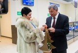Артамонов лично встретил 100-тысячного пассажира калужского аэропорта