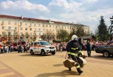 Обливание водой, танец лестниц и оркестр: пожарная охрана МЧС отпраздновала 370-летие (фото)
